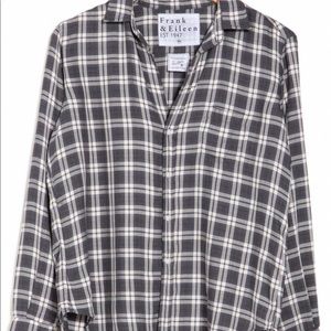 FRANK & EILEEN BUTTON DOWN TOP